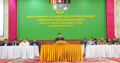 ខេត្តកំពត បាននិងកំពុងតែអនុវត្តយ៉ាងខ្ជាប់ខ្ជួននូវការវិនិយោគសាធារណៈនៅលើទឹក ភ្លើង ផ្លូវ។ ក្នុងការអនុវត្តដ៏ត្រឹមត្រូវ និងជោគជ័យនេះគឺខេត្តបានយកយន្តការតាមរយៈមូលនិធិឃុំជាពិសេស ជាគោលក្នុងការអនុវត្ត ដើម្បីសម្រេចបានទៅតាមគោលដៅយុទ្ធសាស្ត្របញ្ចកោណដំណាក់កាលទី១