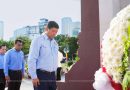 នាព្រឹកថ្ងៃទី ១៥ ខែតុលា ឆ្នាំ២០២៥ ឯកឧត្តម សាយ សំអាល់ អនុប្រធានសហភាពសហព័ន្ធយុវជនកម្ពុជា និងជាតំណាង ឯកឧត្តមហ៊ុន ម៉ានី ប្រធានសហភាពសហព័ន្ធយុវជនកម្ពុជា បានអញ្ជើញទៅគោរពព្រះវិញ្ញាណក្ខន្ធ និងថ្វាយ កម្រងផ្កានៅស្ថូបព្រះបរមរូប នាឱកាស ខួបលើកទី១៣ នៃព្រះរាជ ពិធីគោរពព្រះវិញ្ញាណក្ខ័ន្ធ ព្រះករុណា ព្រះបាទសម្តេចព្រះ នរោត្តម សីហនុ ព្រះមហាវីរក្សត្រ ព្រះវររាជបិតា ឯករាជ្យ បូរណភាពទឹកដី និងឯកភាពជាតិខ្មែរ «ព្រះបរមរតនកោដ្ឋ»។ ទូលបង្គំយើងខ្ញុំជាកូនចៅ ចៅទួត ចៅលួត នៅតែចងចាំជានិច្ចរាល់ ស្នាព្រះហស្ថ ព្រះរាជបូជនីយកិច្ច និងគុណូបក្ការៈដ៏ធំធេង ខ្ពង់ខ្ពស់បំផុត នៃអង្គសម្តេចឪ សម្តេចតា សម្តេចតាទួត ដែល ទ្រង់បានលះបង់ព្រះកាយពល ព្រះបញ្ញាញាណ ដើម្បីឯករាជ្យជាតិ អធិបតេយ្យ និងបូរណភាពដែនដី។ #កអក​ #សសយករាជធានីភ្នំពេញ #សសយក