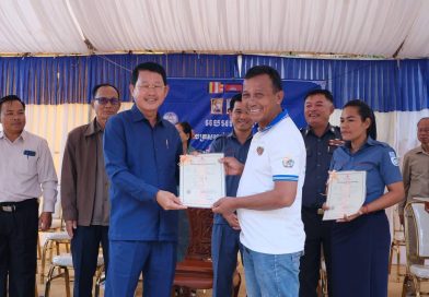 វិញ្ញាបនបត្រអចលនវត្ថុ ចំនួន ២ ៥០៧ បណ្ណ ត្រូវបានចែកជូនដល់ប្រជាពលរដ្ឋចំនួន៤ភូមិ៖ ភូមិត្រពាំងស្រែ ភូមិជើងឃ្លេ ភូមិច្រាប និងភូមិជ្រៃម៉ាំង ឃុំ ២ធ្នូ ស្រុកស្នួល​ ខេត្ត​ក្រចេះ​