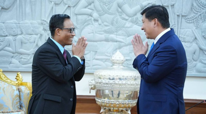 ឧបនាយករដ្ឋមន្ត្រី សាយ សំអាល់ ទទួលជួបសម្តែងការគួរសមដេីម្បីពិភាក្សាការងារ ពង្រឹងចំណងមិត្តភាព និងសហប្រតិបត្តិការជាមួយឯកឧត្តម U Kyaw Soe Min ឯកអគ្គរដ្ឋទូតសាធារណរដ្ឋសហភាពមីយ៉ាន់ម៉ា ប្រចាំនៅព្រះរាជាណាចក្រកម្ពុជា ឧបនាយករដ្ឋមន្ត្រី សាយ សំអាល់ ទទួលជួបសម្តែងការគួរសមដេីម្បីពិភាក្សាការងារ ពង្រឹងចំណងមិត្តភាព និងសហប្រតិបត្តិការជាមួយឯកឧត្តម U Kyaw Soe Min ឯកអគ្គរដ្ឋទូតសាធារណរដ្ឋសហភាពមីយ៉ាន់ម៉ា ប្រចាំនៅព្រះរាជាណាចក្រកម្ពុជា