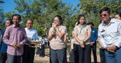 «យើងរួមគ្នាដើម្បីជាតិ» ក្រុមការងាររាជរដ្ឋាភិបាលចុះមូលដ្ឋានខេត្តកំពត និងសមាគមកាយឫទ្ធិនារីសាខាខេត្តកំពត បានជំរុញចលនាដាំដុះបន្លែបង្ការ ដូង ឫស្សី និងការចិញ្ចឹមសត្វតាមរយៈការប្រើប្រាស់ធនធានដីឱ្យអស់សក្តានុពល និងកែប្រែដីទំនេរនៅជុំវិញ ផ្ទះសាលារៀន ភូមិឋាន សហគមន៍ និងទីអារាម