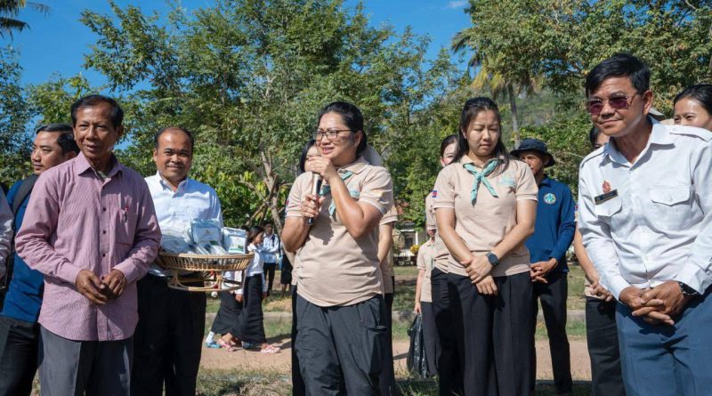 «យើងរួមគ្នាដើម្បីជាតិ» ក្រុមការងាររាជរដ្ឋាភិបាលចុះមូលដ្ឋានខេត្តកំពត និងសមាគមកាយឫទ្ធិនារីសាខាខេត្តកំពត បានជំរុញចលនាដាំដុះបន្លែបង្ការ ដូង ឫស្សី និងការចិញ្ចឹមសត្វតាមរយៈការប្រើប្រាស់ធនធានដីឱ្យអស់សក្តានុពល និងកែប្រែដីទំនេរនៅជុំវិញ ផ្ទះសាលារៀន ភូមិឋាន សហគមន៍ និងទីអារាម