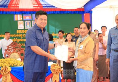 ប្រជាពលរដ្ឋឃុំសំបួរ ស្រុកល្វាឯម ទទួលបានបណ្ណកម្មសិទ្ធិដីធ្លីចំនួន ២,៧៦៣បណ្ណ