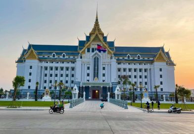 ក្រសួងរៀបចំដែនដី នគរូបនីយកម្ម និងសំណង់ សូមជម្រាបជូន សាធារណជន មេត្តាជ្រាបថា ក្រោយពីទទួលបានព័ត៌មានពីភាពមិនប្រក្រតី នៃការចេញបណ្ណកម្មសិទ្ធិទុតិយតាលើ វិញ្ញាបនបត្រសម្គាល់ម្ចាស់អចលនវត្ថុលេខ ០៤០៨០៤១០-០៨៨០ មក នៅថ្ងៃទី៦ ខែមករា ឆ្នាំ២០២៦ ក្រុមការងារក្រសួង និងរដ្ឋបាលខេត្តកំពង់ឆ្នាំង បានដំណើរការ ពិនិត្យដោះស្រាយបញ្ហានេះ ដោយបានអញ្ជើញភាគីពាក់ព័ន្ធមកបំភ្លឺ