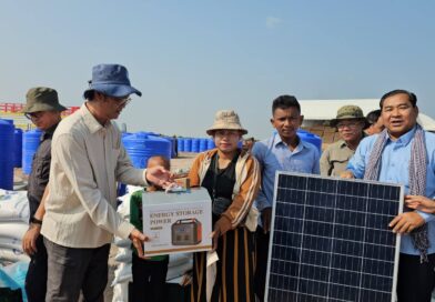 សម្បទានិកចំនួន ៣៣២គ្រួសារ ដែលគ្រោងនឹងចូលតាំងទីលំនៅថ្មី នៅលើទីតាំងដីសម្បទានសង្គមកិច្ចស្ថិតក្នុងឃុំគោល ស្រុកប្រាសាទសំបូរ និងឃុំទំរីង ស្រុកសណ្ដាន់ ខេត្តកំពង់ធំទទួលបានសម្ភារគាំទ្រការតាំងទីលំនៅថ្មី សម្បទានិកចំនួន ៣៣២គ្រួសារ ដែលគ្រោងនឹងចូលតាំងទីលំនៅថ្មី នៅលើទីតាំងដីសម្បទានសង្គមកិច្ចស្ថិតក្នុងឃុំគោល ស្រុកប្រាសាទសំបូរ និងឃុំទំរីង ស្រុកសណ្ដាន់ ខេត្តកំពង់ធំទទួលបានសម្ភារគាំទ្រការតាំងទីលំនៅថ្មី