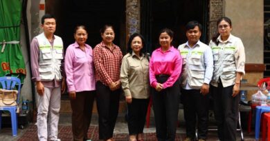 ក្រុមការងារក្រសួងរៀបចំដែនដី នគរូបនីយកម្ម និងសំណង់បានចុះពិនិត្យវឌ្ឍនភាពការងារ និងបញ្ជប់ការធ្វើអត្តសញ្ញាណកម្មប្រជាពលរដ្ឋដែលស្នាក់នៅក្នុងអគារអតីតសណ្ឋាគារសុខមានជ័យ ក្រុមការងារក្រសួងរៀបចំដែនដី នគរូបនីយកម្ម និងសំណង់បានចុះពិនិត្យវឌ្ឍនភាពការងារ និងបញ្ជប់ការធ្វើអត្តសញ្ញាណកម្មប្រជាពលរដ្ឋដែលស្នាក់នៅក្នុងអគារអតីតសណ្ឋាគារសុខមានជ័យ