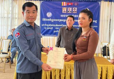 បណ្ណកម្មសិទ្ធិចំនួន ១ ៨៧១ បណ្ណ ត្រូវបានប្រគល់ជូនបងប្អូនប្រជាពលរដ្ឋ ចំនួន៤ភូមិ នៅឃុំ២ធ្នូ ស្រុកស្នួល ខេត្តក្រចេះ