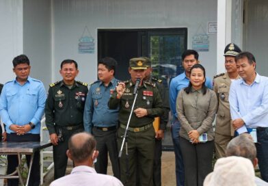 ក្រុមការងាររាជរដ្ឋាភិបាលចុះជួយខេត្តព្រះសីហនុ​ បានរៀបចំពិធីចាប់ឆ្នោតប្រគល់លេខឡូតិ៍ផ្ទះ​ ដែលជាអំណោយដ៏ថ្លៃថ្លារបស់សម្តេចតេជោ ហ៊ុន សែន សម្តេចកិត្តិព្រឹទ្ធបណ្ឌិត ព្រមទាំងសម្តេចធិបតី និងលោកជំទាវបណ្ឌិត ពេជ ចន្ទមុនី​ ជូនដល់អតីតយុទ្ធជន និងនិវត្តជន​ ចំនួន​ ៣១​ ខ្នងផ្ទះ​ ដែលមានទីតាំងភូមិសាស្ត្រក្នុងដីសម្បទានសង្គមកិច្ច​ ស្ថិតនៅភូមិ១ ឃុំទំនប់រលក ស្រុកស្ទឹងហាវ ខេត្តព្រះសីហនុ