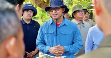 ក្រុមការងាររាជរដ្ឋាភិបាលចុះមូលដ្ឋានតំបន់ឆ្នេរ រួមជាមួយរដ្ឋបាលខេត្តព្រះសីហនុ និងក្រុងកោះរ៉ុង បានដឹកនាំភាគីជប៉ុនចុះពិនិត្យទីតាំងអគារសិក្សានៅវិទ្យាល័យព្រែកស្វាយ និងសាលាបឋមសិក្សា និងអនុវិទ្យាល័យកោះតូច ក្នុងក្រុងកោះរ៉ុង ខេត្តព្រះសីហនុ ដើម្បីស្វែងយល់ពីស្ថានភាពជាក់ស្តែង
